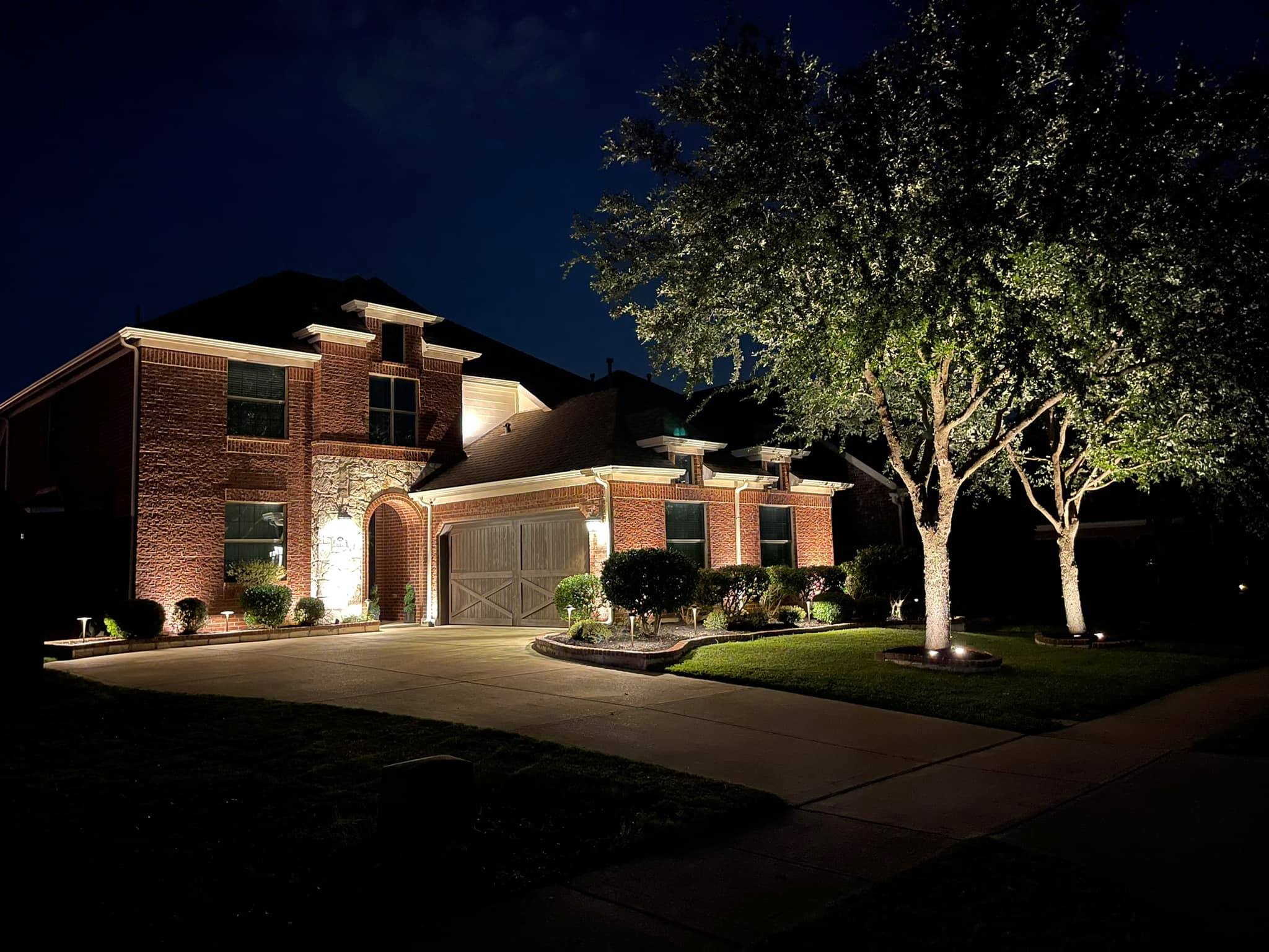 Landscape lighting installation, photo 102 of 114
