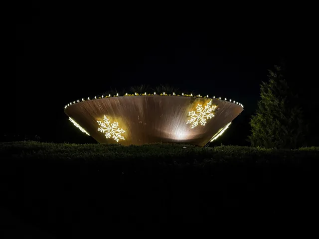 Commercial Christmas lighting installation, photo 105 of 114
