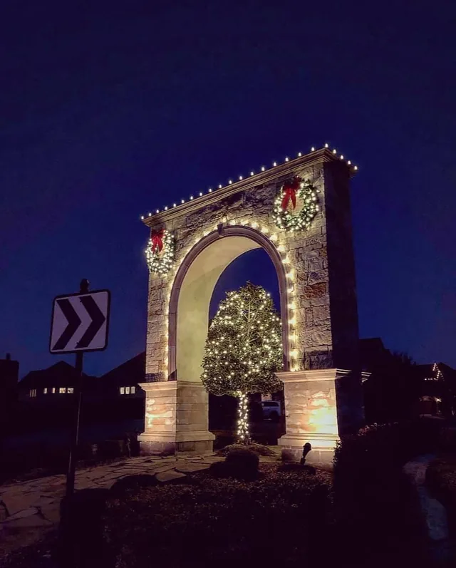 Commercial Christmas lighting installation, photo 89 of 114