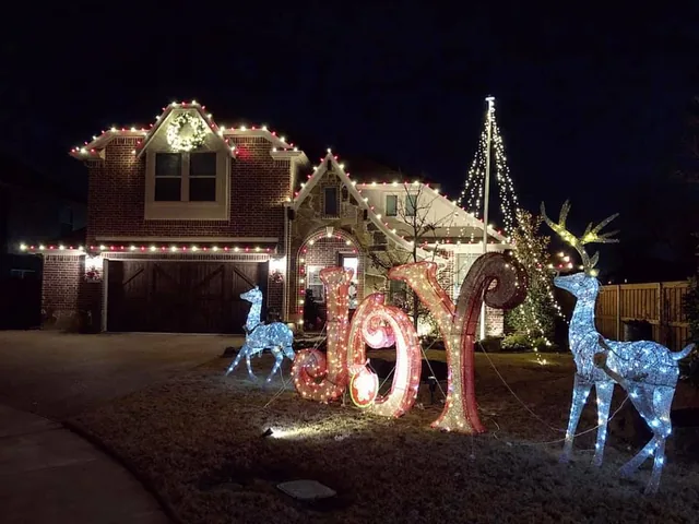Residential Christmas lighting installation, photo 103 of 114