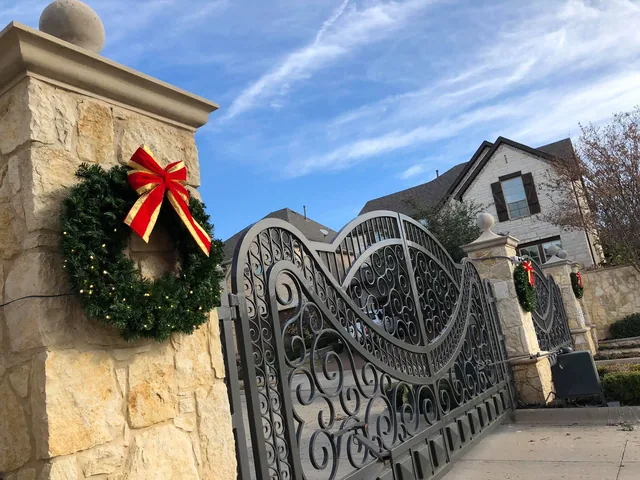 Commercial Christmas lighting installation, photo 95 of 114