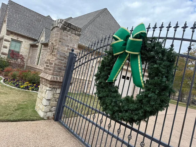 Commercial Christmas lighting installation, photo 70 of 114