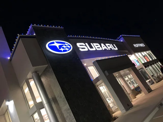 Commercial Christmas lighting installation, photo 98 of 114