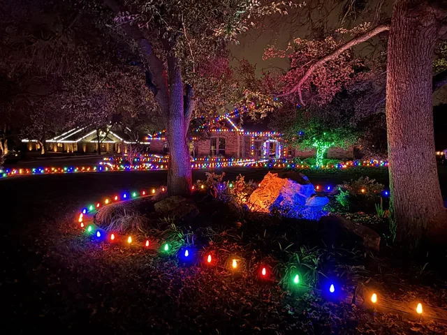 Commercial Christmas lighting installation, photo 72 of 114