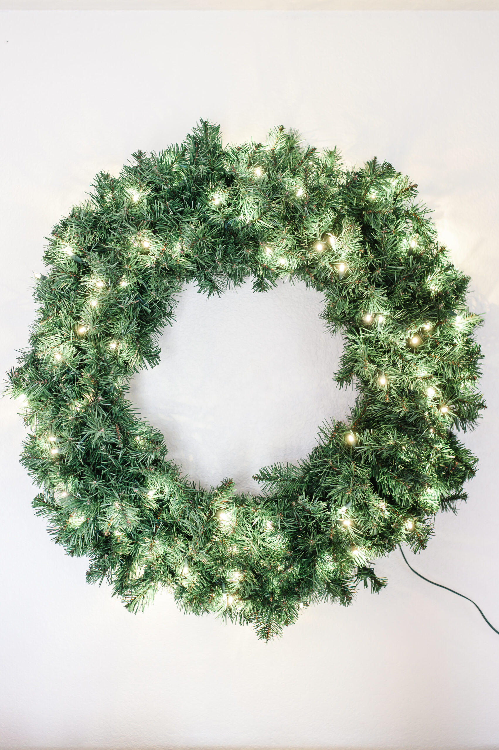 48" Oregon Fir Wreath Pre-lit Warm White (Pre-Order)